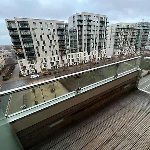 Modern 2 Bed - Olympic Park Stratford London
