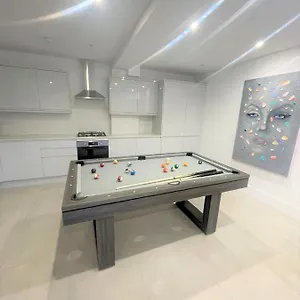 Brand New Build - 4 Bed Stunner! London